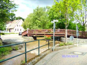 Holzbrücke über den Wiesbach
